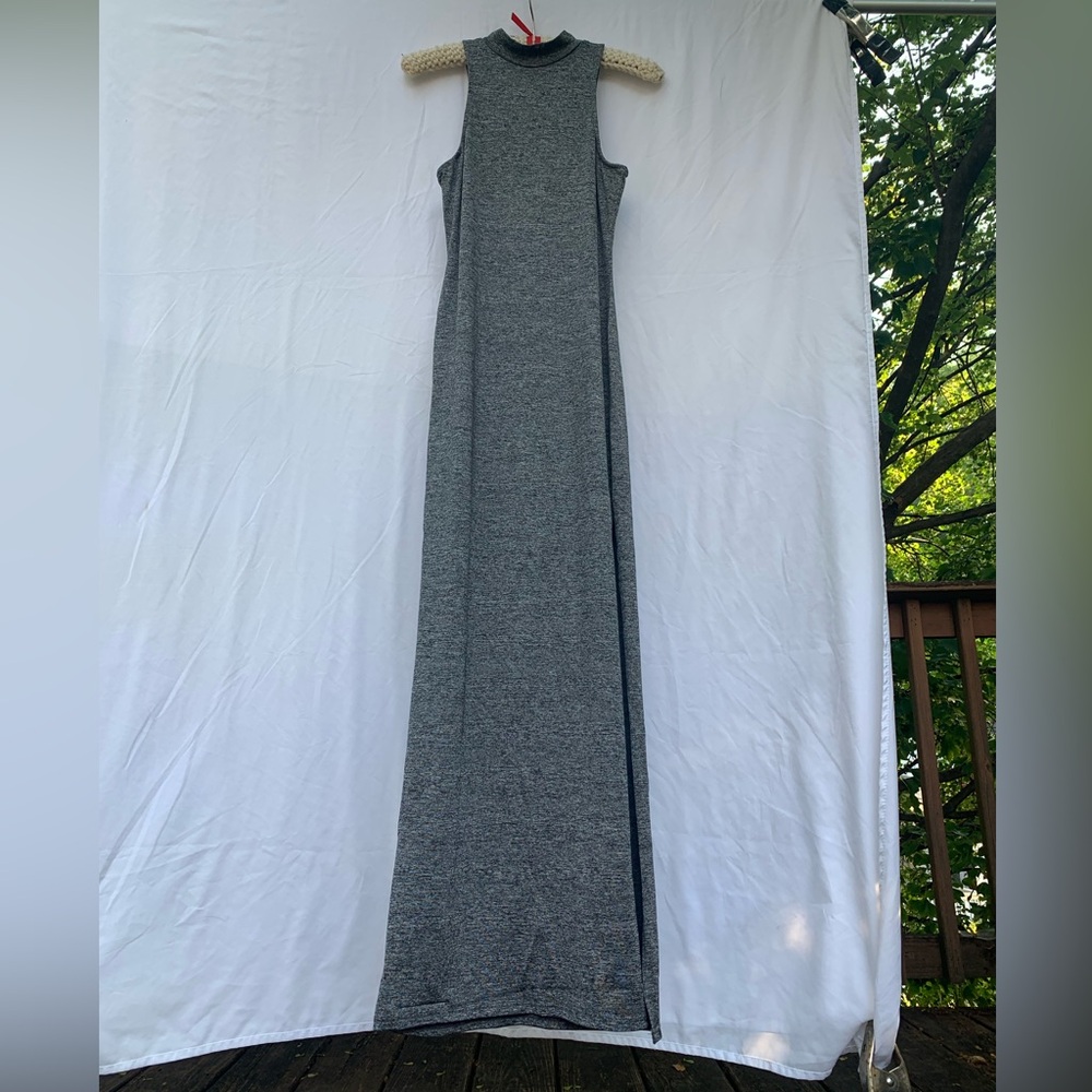 FOREVER 21 sleek gray sleeveless long dress with crew neck.
